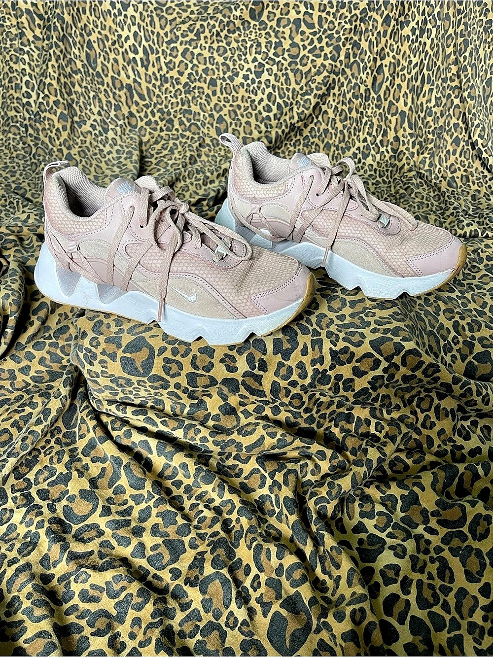 Nike Air Max 270 React Pink & White Sneakers US 7.5